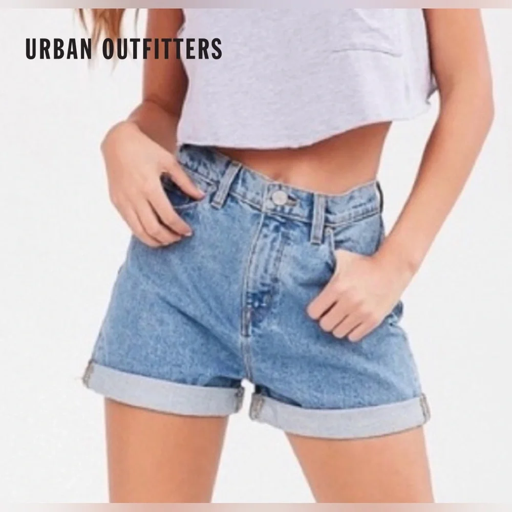 URBAN OUTFITTERS BDG BLUE JEANS SHORTS MOM HIGH WAISTED VINTAGE STYLE Size: 27 - Picture 1 of 16